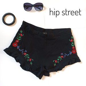 FOREVER 21 Floral Embroidered Ruffle Hem High Waist Festival Event Shorts M